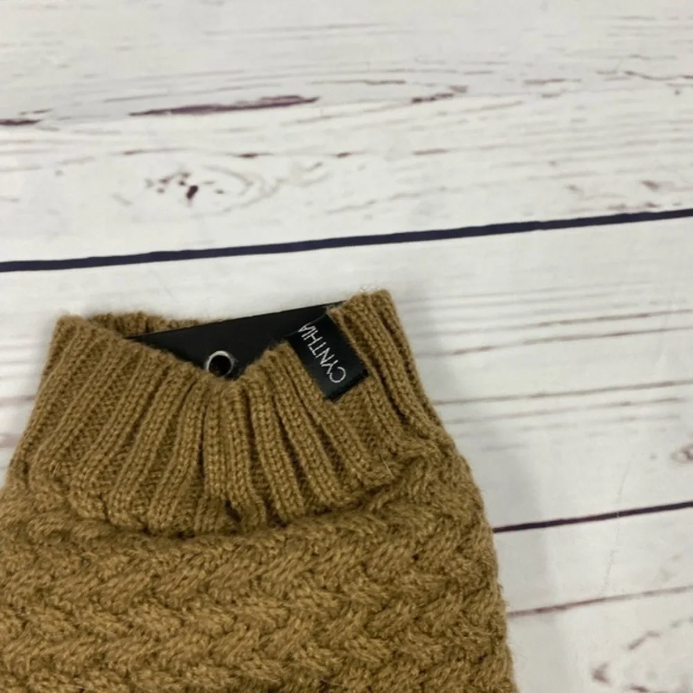 Cynthia Rowley Tan‎ Knit Boot Socks